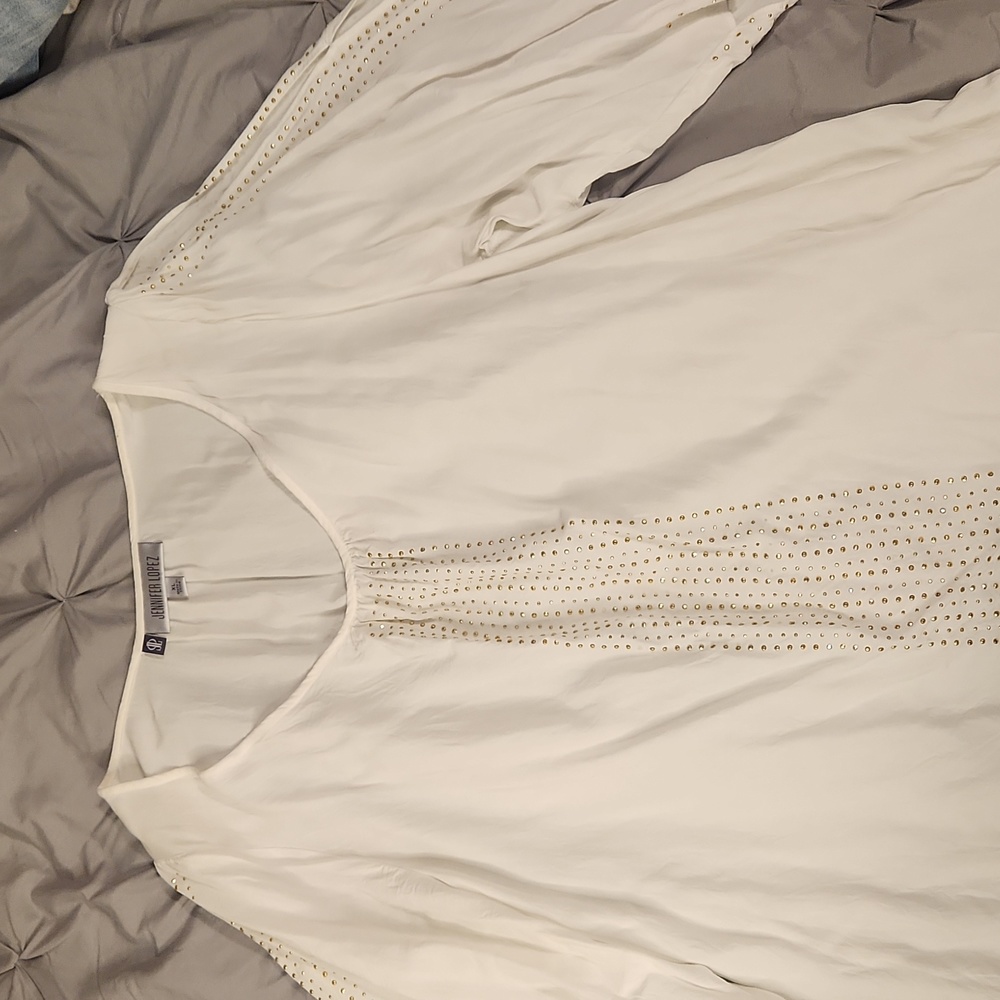 White elegant Jennifer Lopez shirt